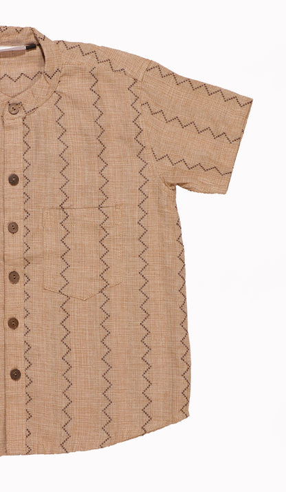 Zig zag lines in cookie beige