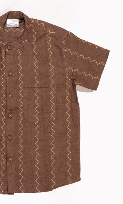 Zig zag lines in hazelnut brown