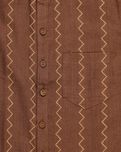 Zig zag lines in hazelnut brown
